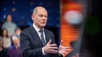 Scholz Difende La Democrazia T