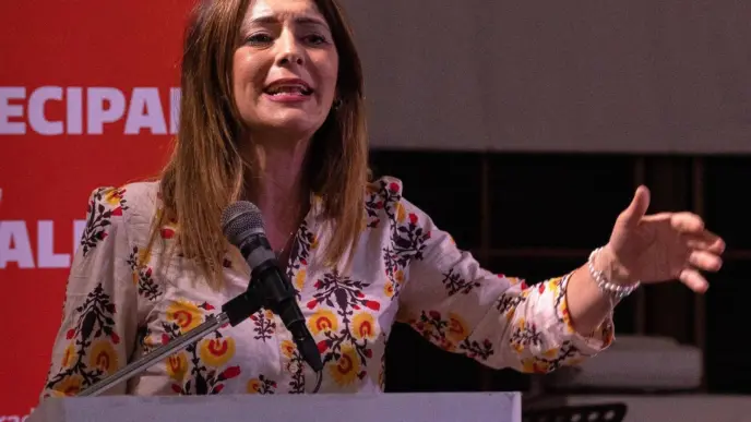 Scontro Politico Tra Pd E M5S3A