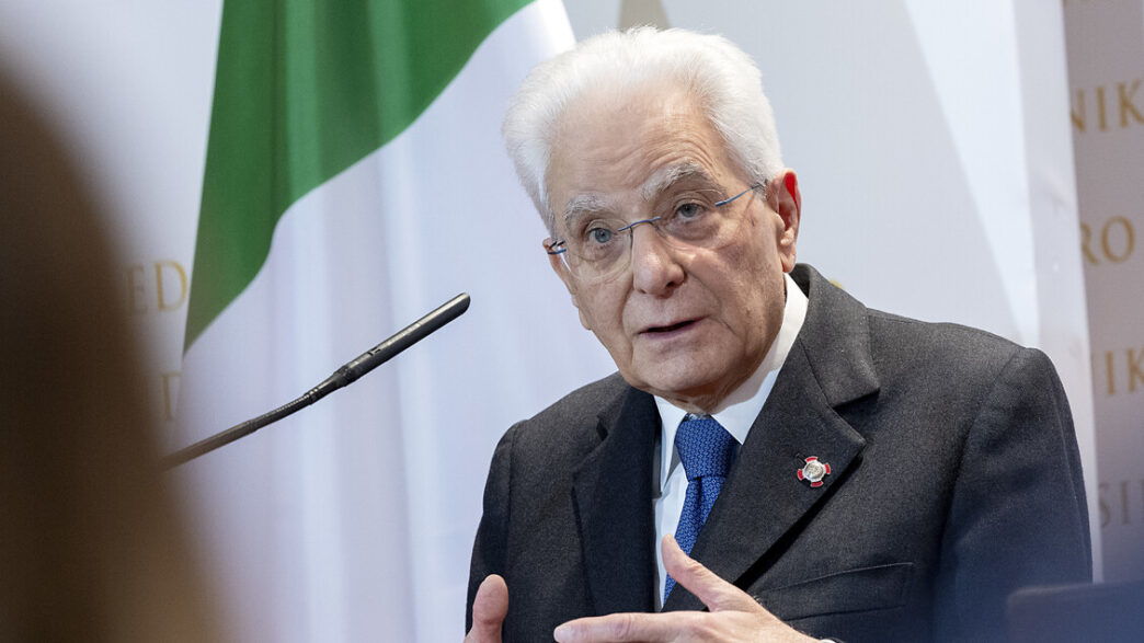 Sergio Mattarella Accoglie Il