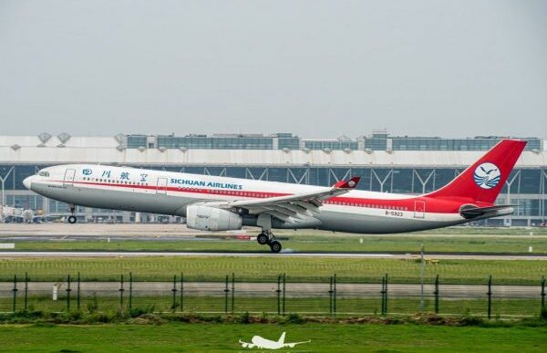 Sichuan Airlines Amplia I Suoi