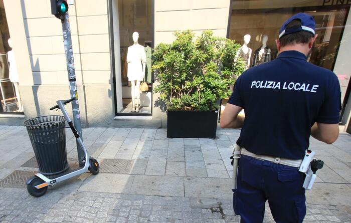 Sorpreso Alla Guida Di Un Mono