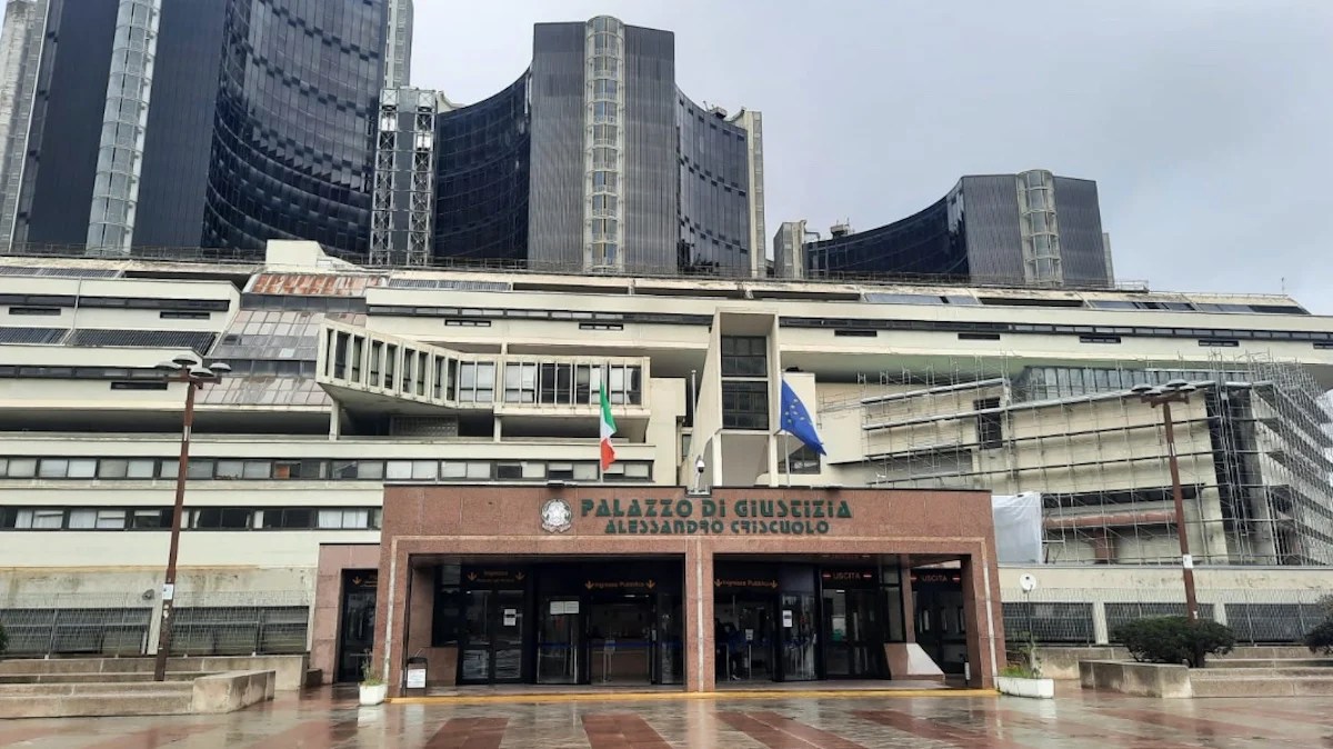 Tentato Suicidio In Tribunale
