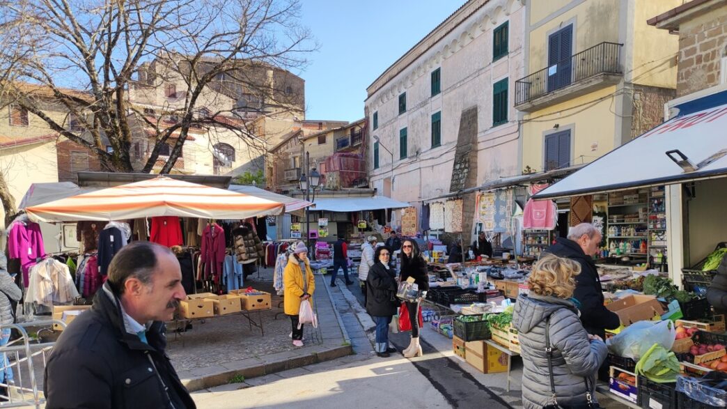 Tora E Piccilli3A Il Mercato To