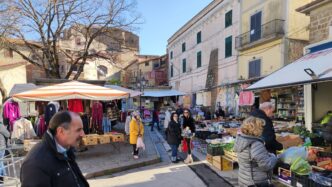 Tora E Piccilli3A Il Mercato To