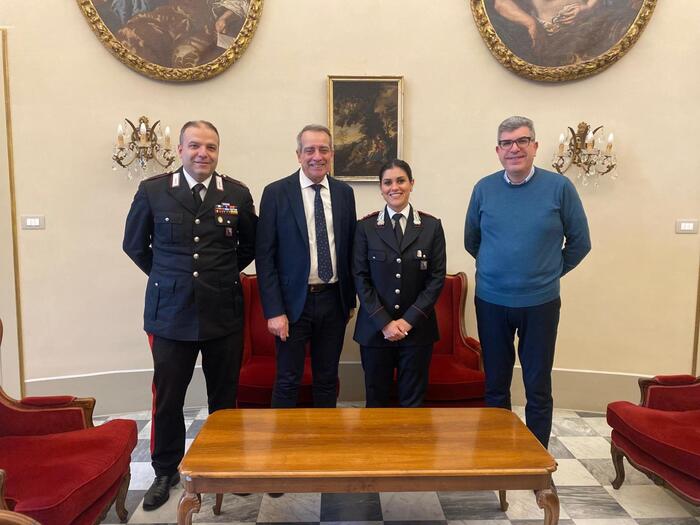 Truffatori Si Fingono Carabini