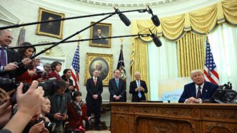 Trump Contro Le Agenzie Di Sta