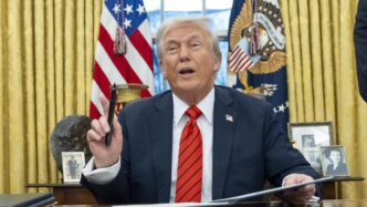 Trump Firma Nuovi Ordini Esecu