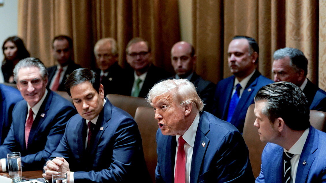 Trump Revoca Restrizioni Milit