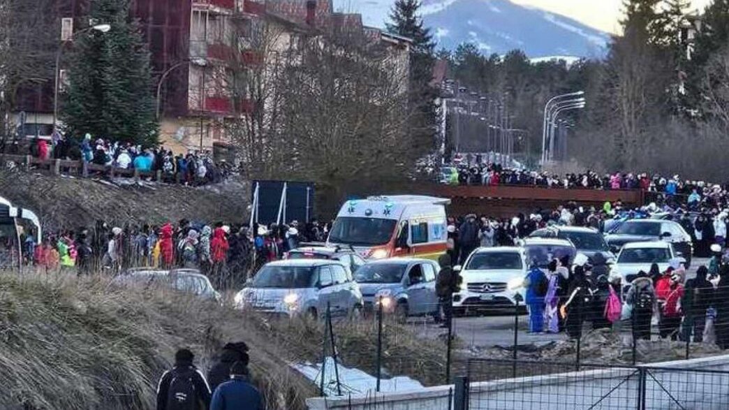 Turisti In Montagna3A Tensioni