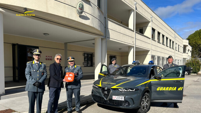 Un Defibrillatore Salvavita Pe