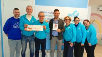 Un Gesto Di Solidarietc3A0 A Favo