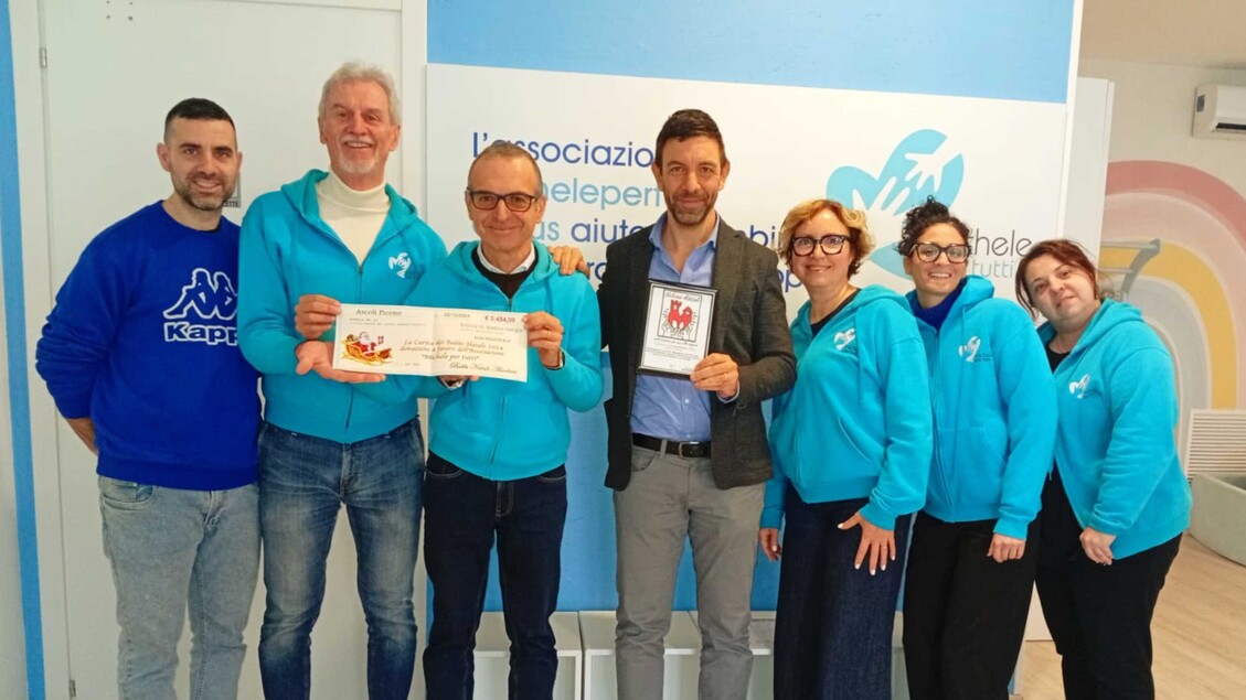 Un Gesto Di Solidarietc3A0 A Favo