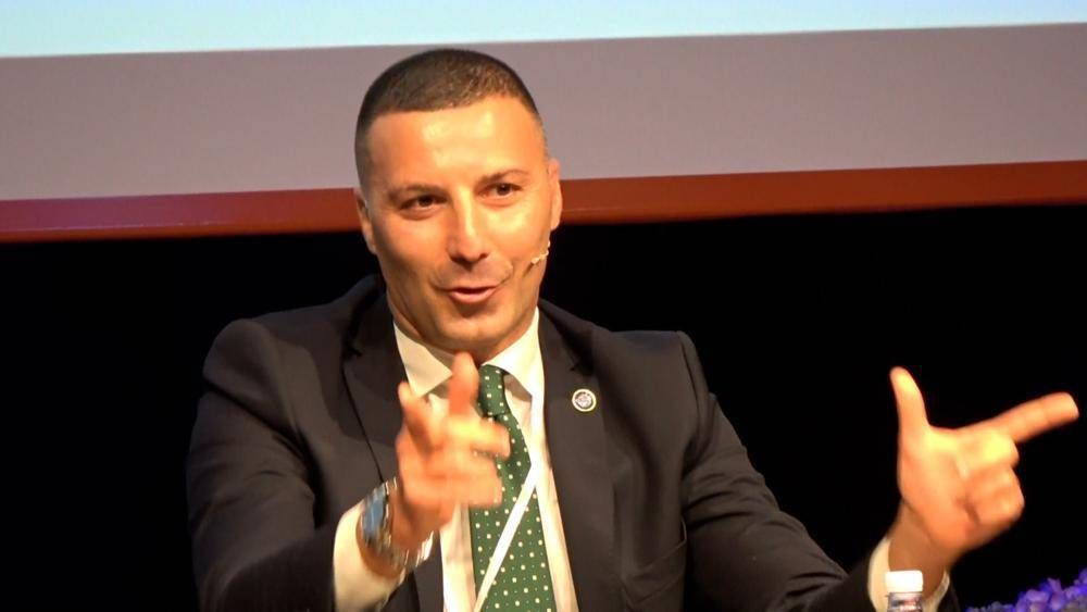 Una Nuova Democrazia In Bilico