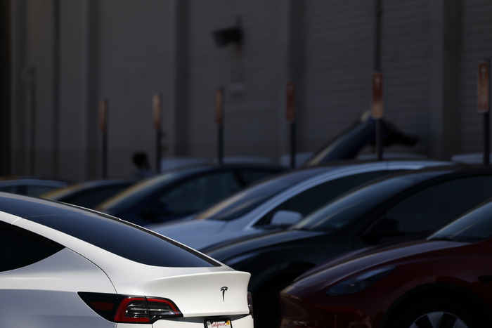 Vendite Tesla In Forte Calo3A G