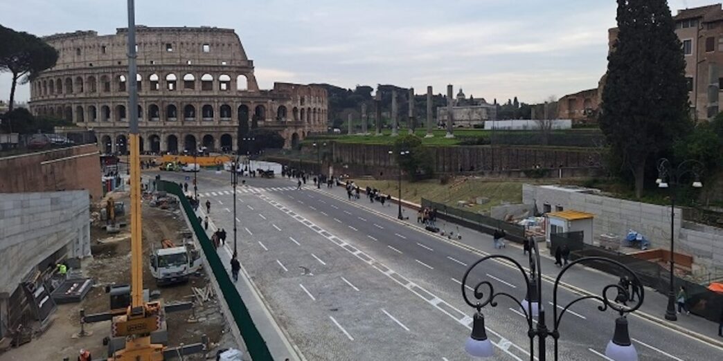 Via Dei Fori Imperiali3A Libera