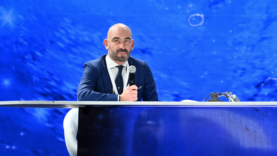 Virologo Minacciato Da Attivis
