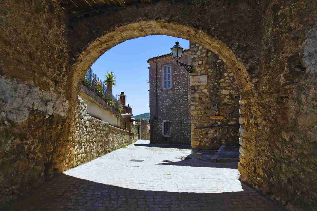 Un Weekend All’insegna Della Natura? Questo Borgo Medievale Ti Lascerà Senza Parole: È Immerso Nel Verde 5 Le Attrazioni Di Bassiano