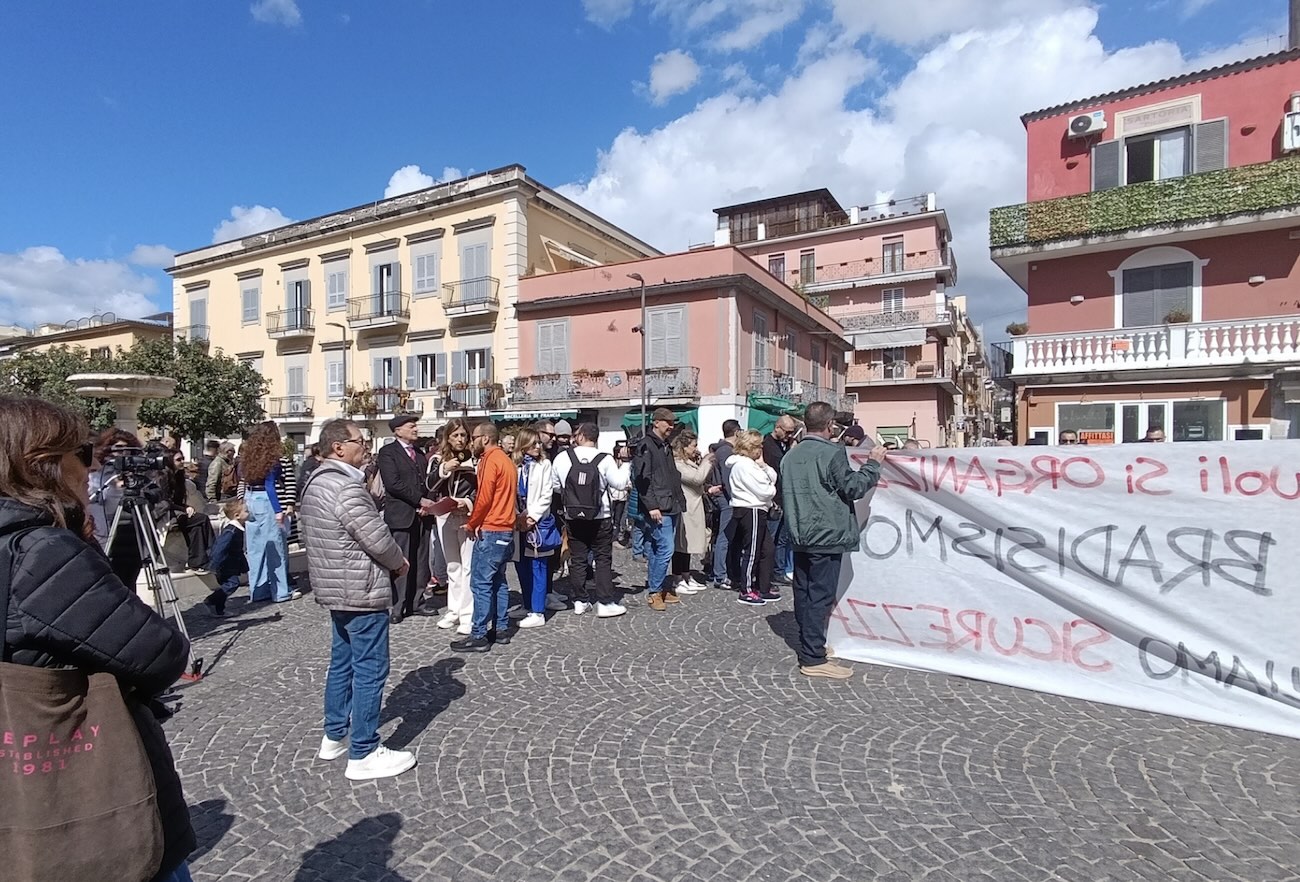 A Napoli Salgono A 299 Gli Sfo