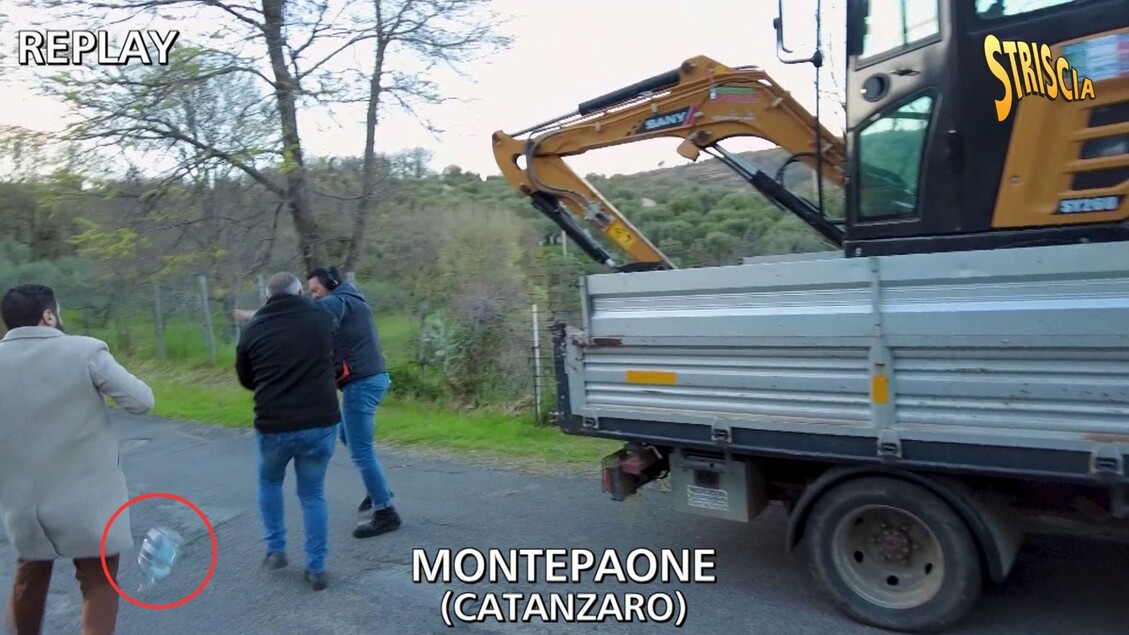 Aggressione A Troupe Di 22Stris
