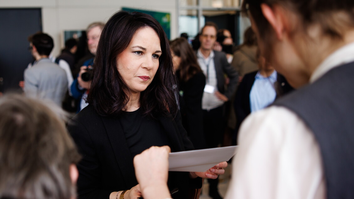 Annalena Baerbock Denuncia L27A
