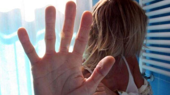 Arrestato Un Quindicenne Per V