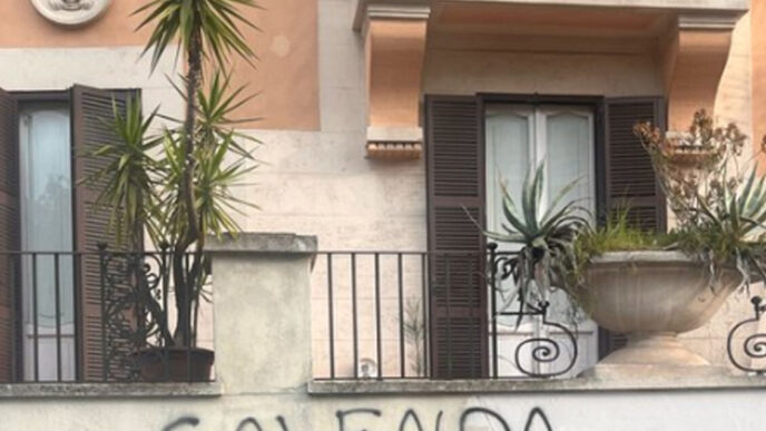 Atto Vile Contro Carlo Calenda
