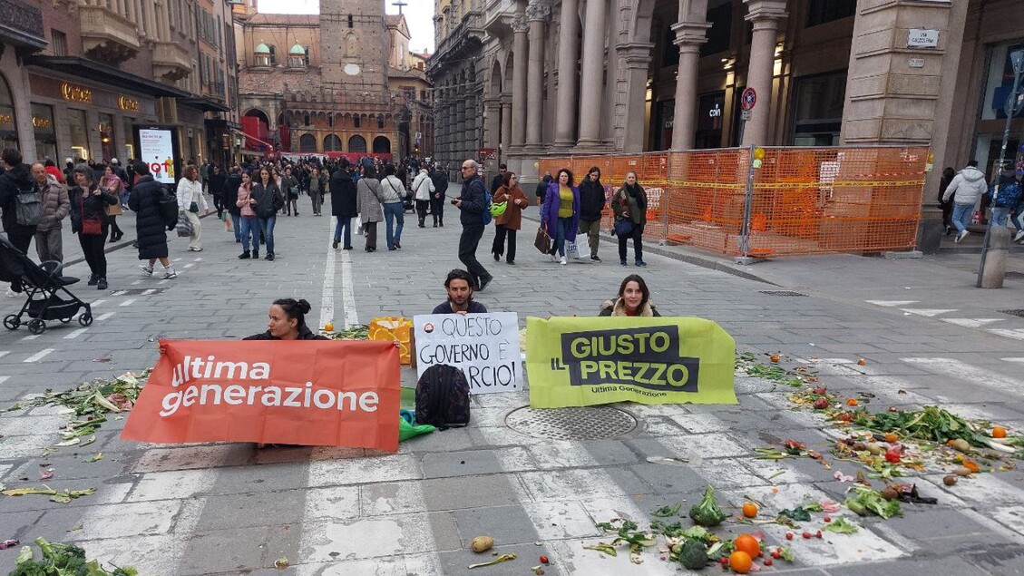 Bologna3A Attivisti Di Ultima G