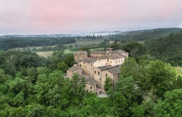 Castel Monastero 20253A Un Rifu