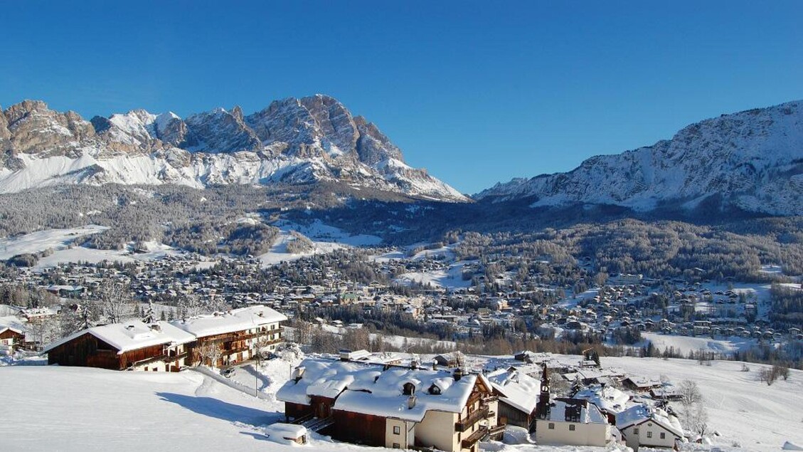 Cortina D27Ampezzo Celebra La L