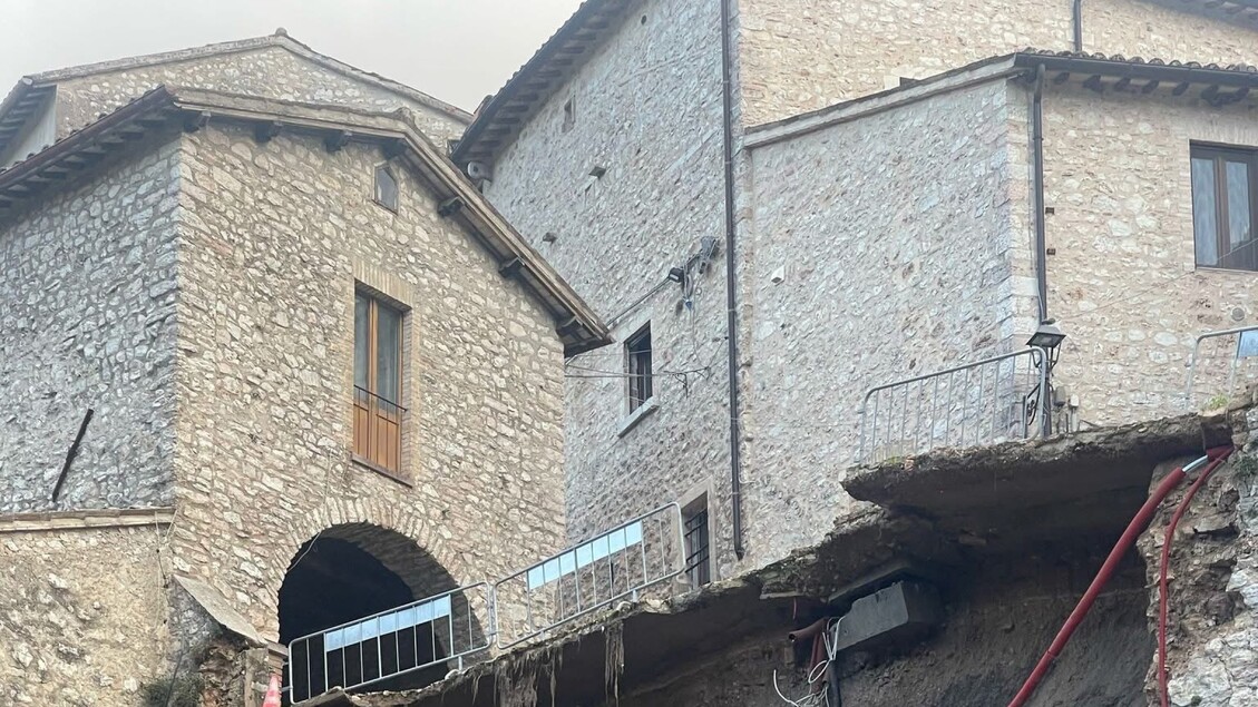 Crollo Parziale Delle Mura Sto