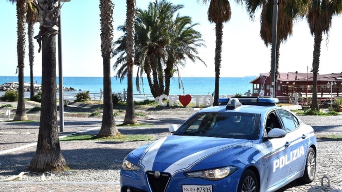 Crotone2C Truffatore Finge Di E