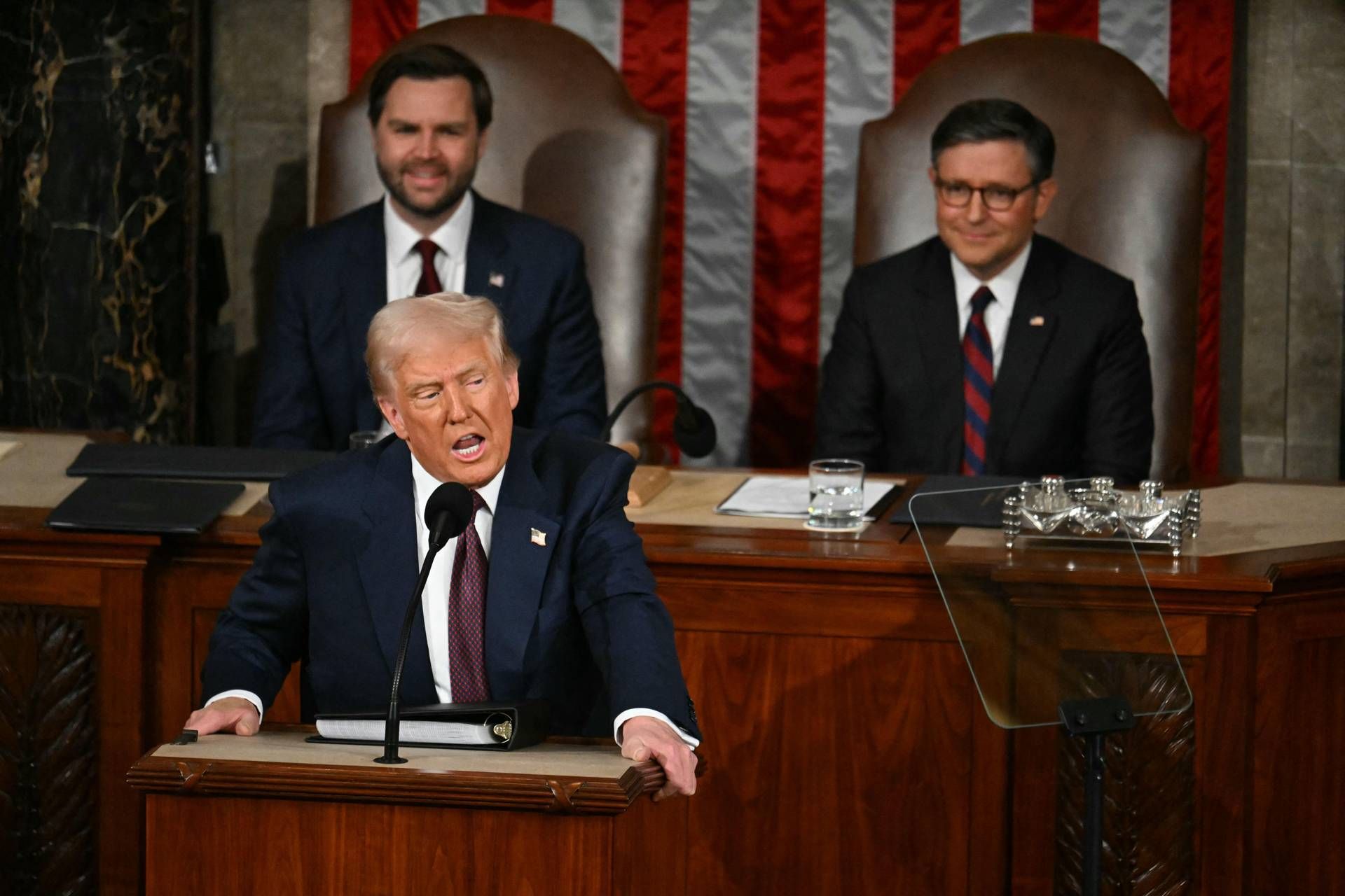Donald Trump Presenta La Sua V