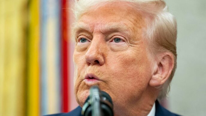 Donald Trump Torna A Minacciar