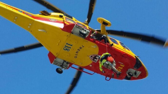 Due Alpinisti Salvati Da Una V