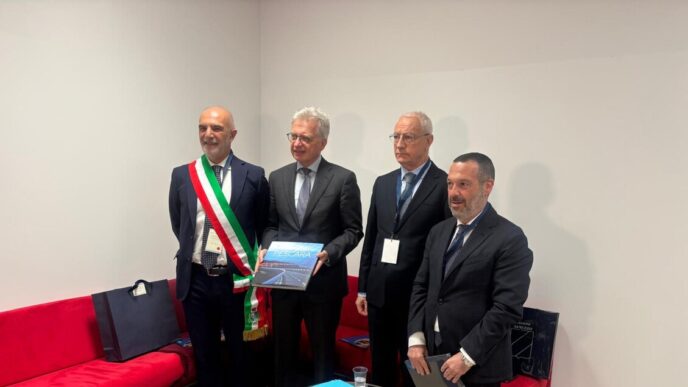 Europa E Stati Uniti3A L27Ambasc