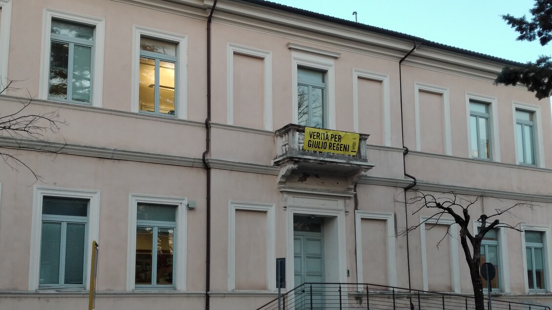 Fabriano Espone Lo Striscione