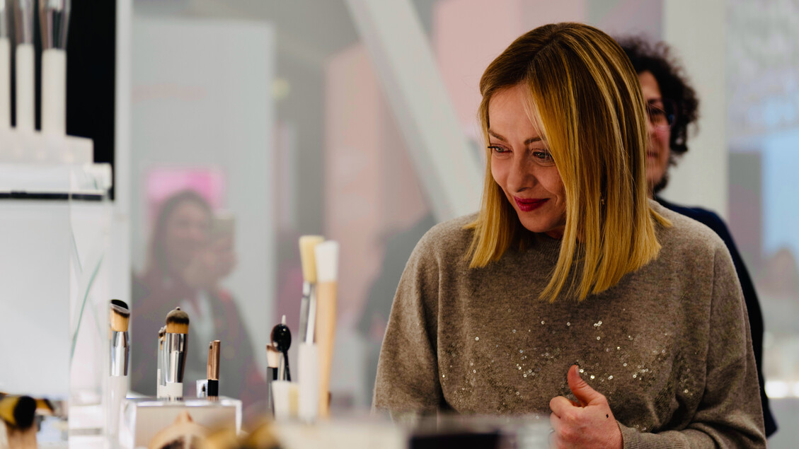 Giorgia Meloni Visita Il Cosmo
