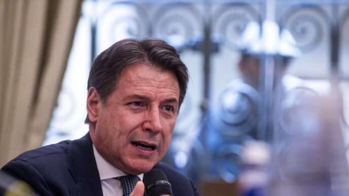 Giuseppe Conte Critica Meloni3A