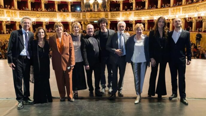 Grande Affluenza Al Teatro Di