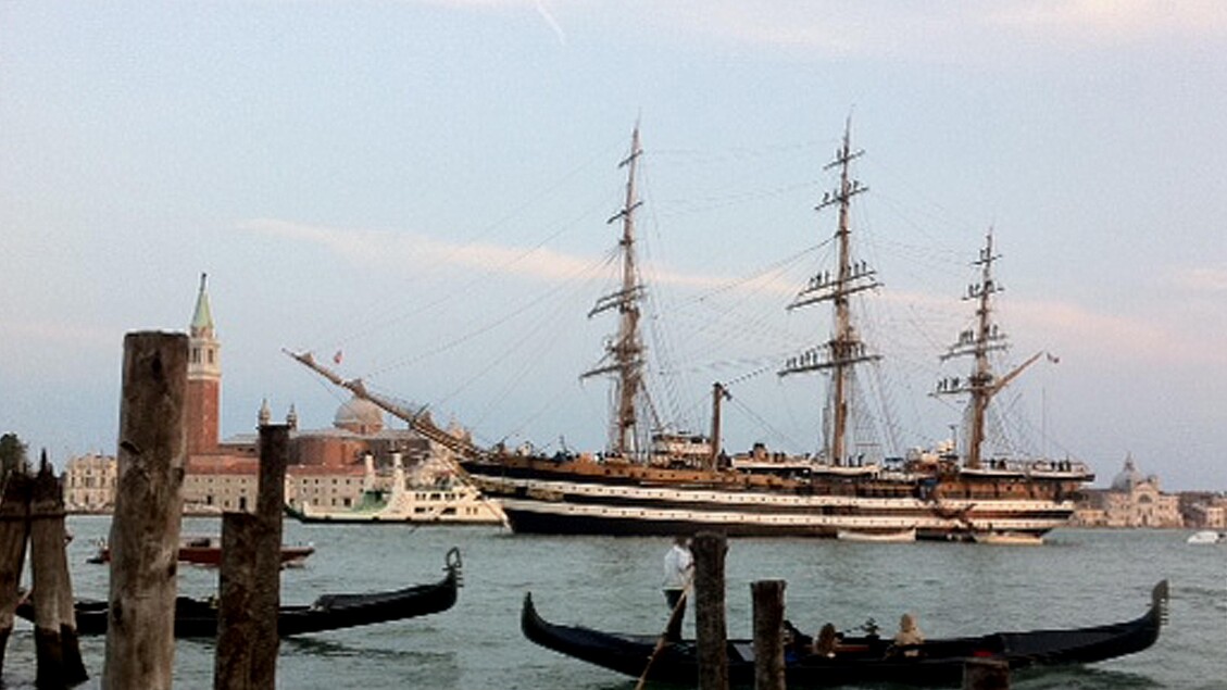 Grande Saluto Alla Nave Scuola