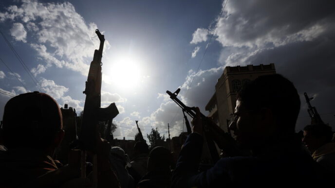 Houthi Prendono Di Mira Portae