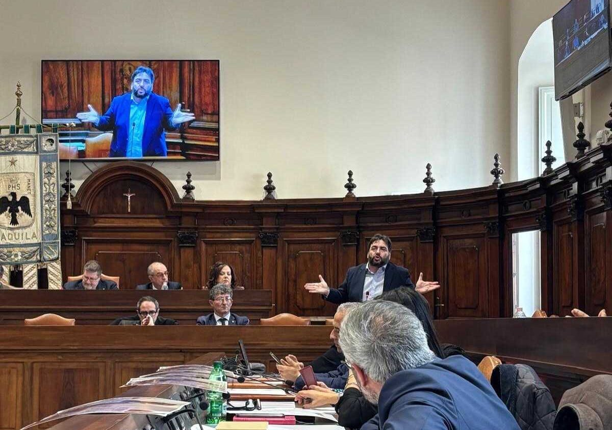Il Senatore Fina Lancia Una Pe