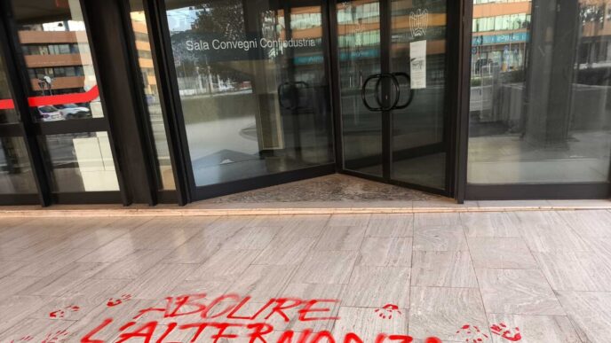 Imbrattata La Sede Di Confindu