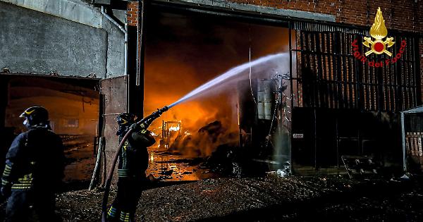 Incendio Devasta Una Cascina A