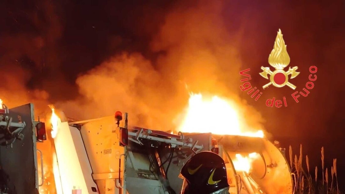 Incendio Distrugge Dieci Veico