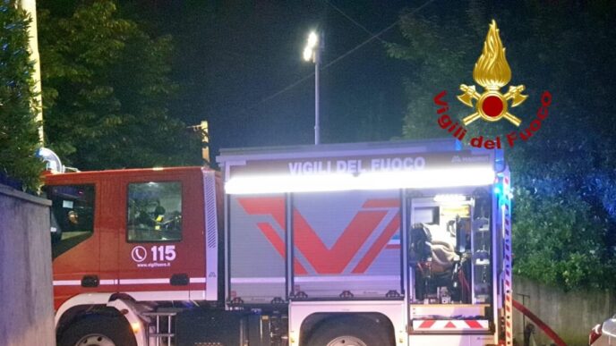 Incendio Distrugge L27Auto Del
