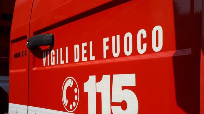 Incendio Notturno In Un Garage
