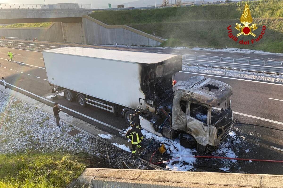Incendio Su Tir In Transito3A 9