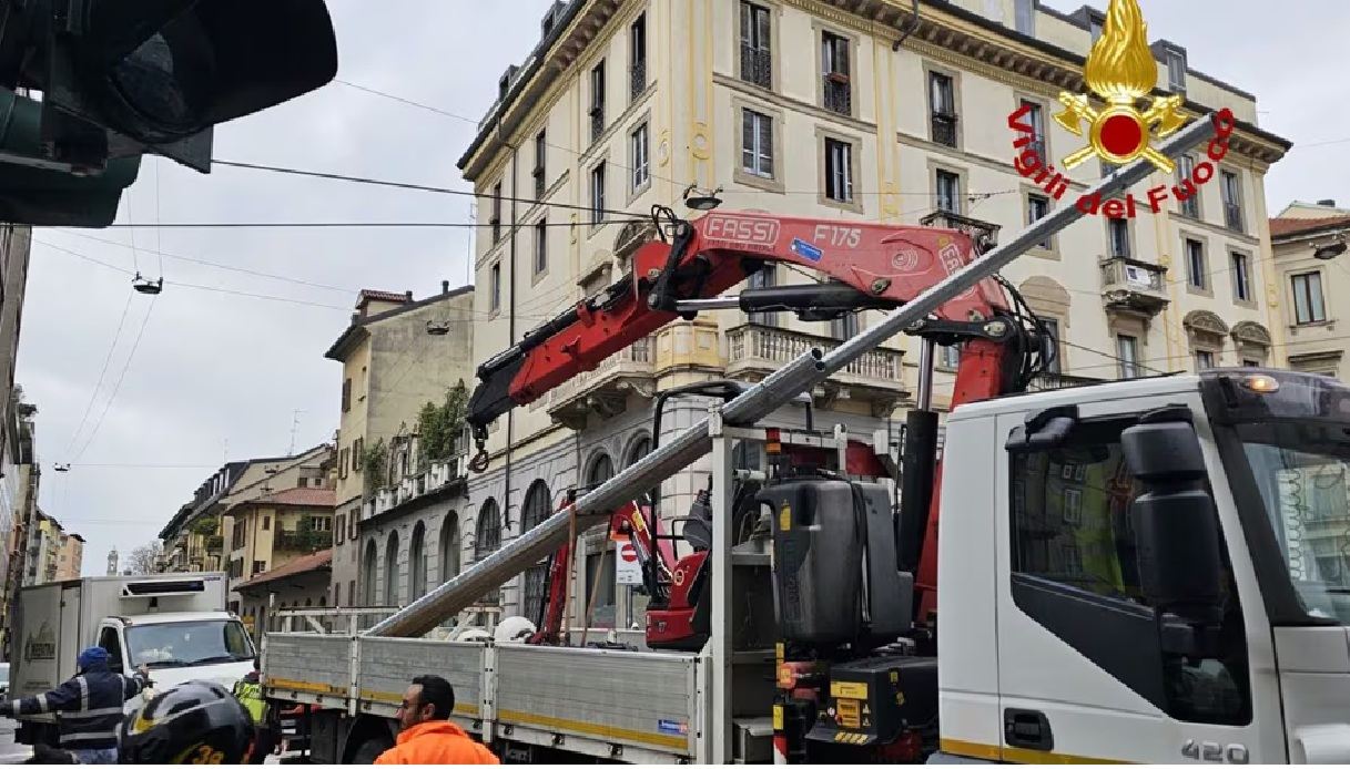 Incidente A Milano3A Camion Dis
