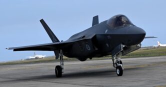 L27F 35 Tra Le Incertezze Polit